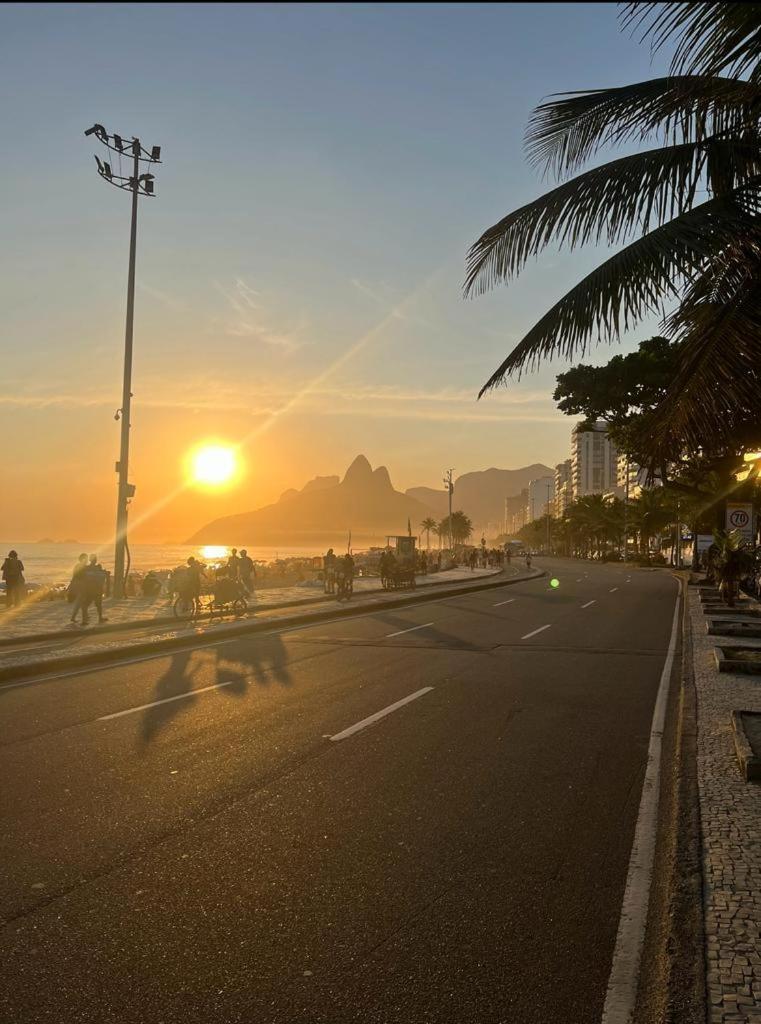 Alugo Quarto Espacoso Com Banheiro Privado Em Apartamento Em Copanema リオデジャネイロ エクステリア 写真